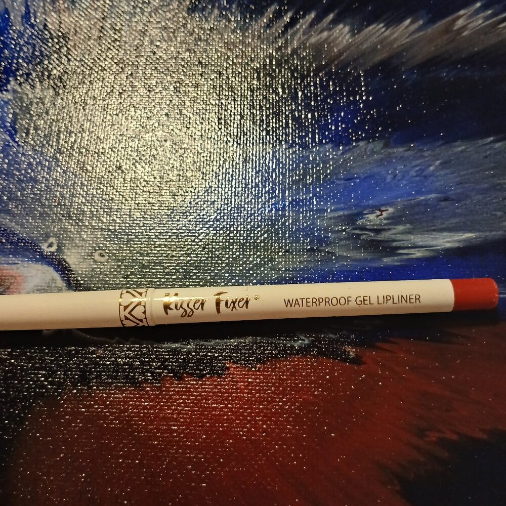 Belle beauty KISSER fixer lip liner true red